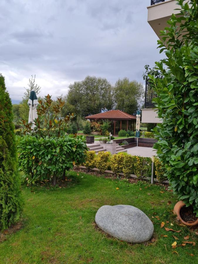 Guesthouse Green Fields Garmen Exterior photo