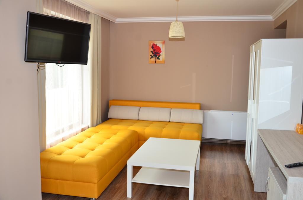 Guesthouse Green Fields Garmen Exterior photo