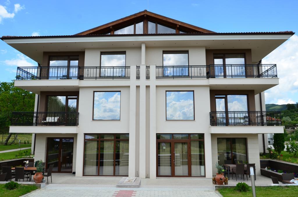 Guesthouse Green Fields Garmen Exterior photo